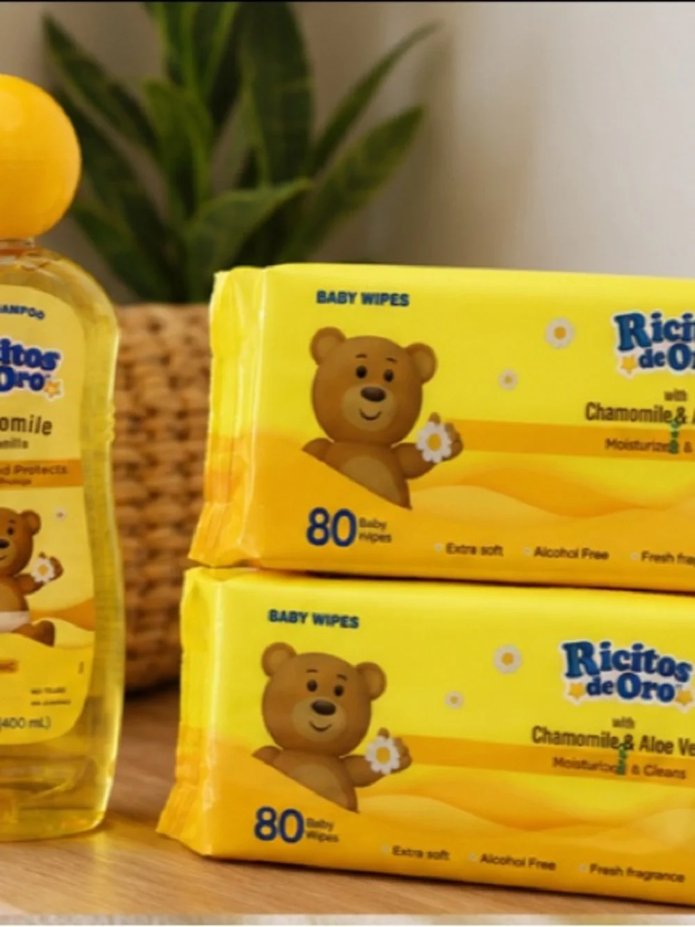 Baby Chamomile Shampoo & Baby Wipes Set — Yellow